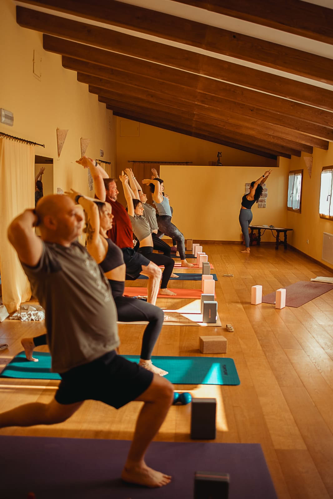 Vinyasa yoga med Adriana – på engelsk, flere niveauer