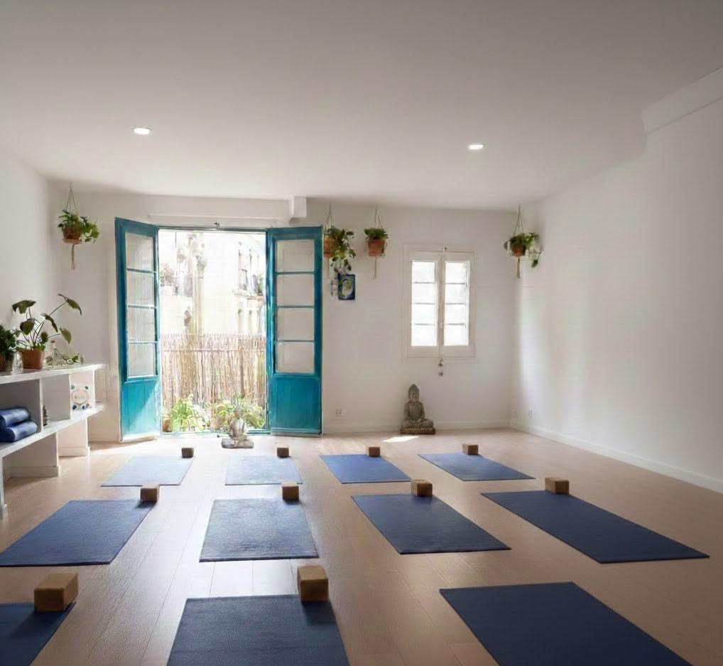 BLAUMEER YOGA STUDIO af Christine Pohn