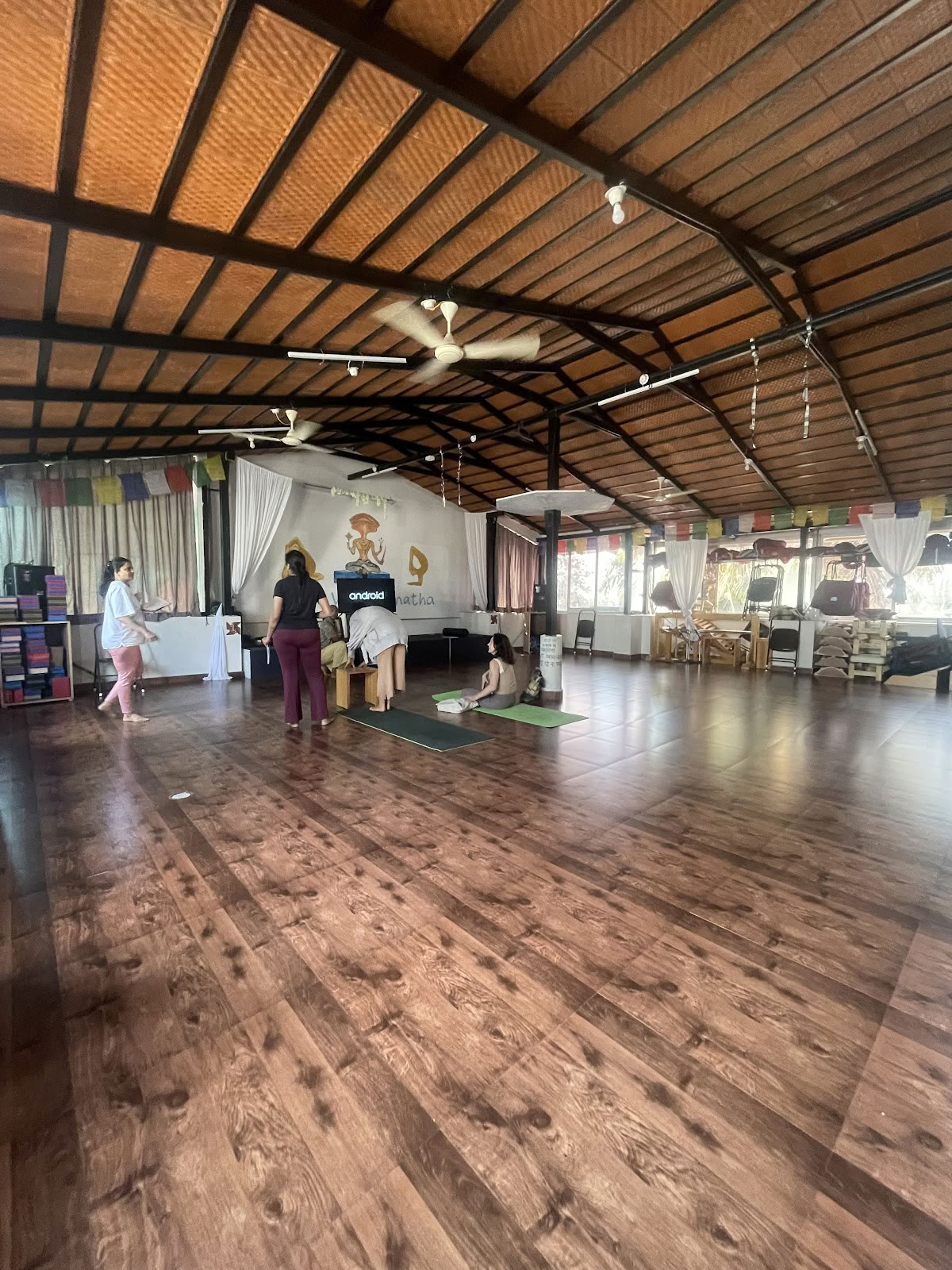 Yoga med Srinatha, Mysore, Indien - Ashtanga | Hatha | Iyengar yogalæreruddannelsescenter