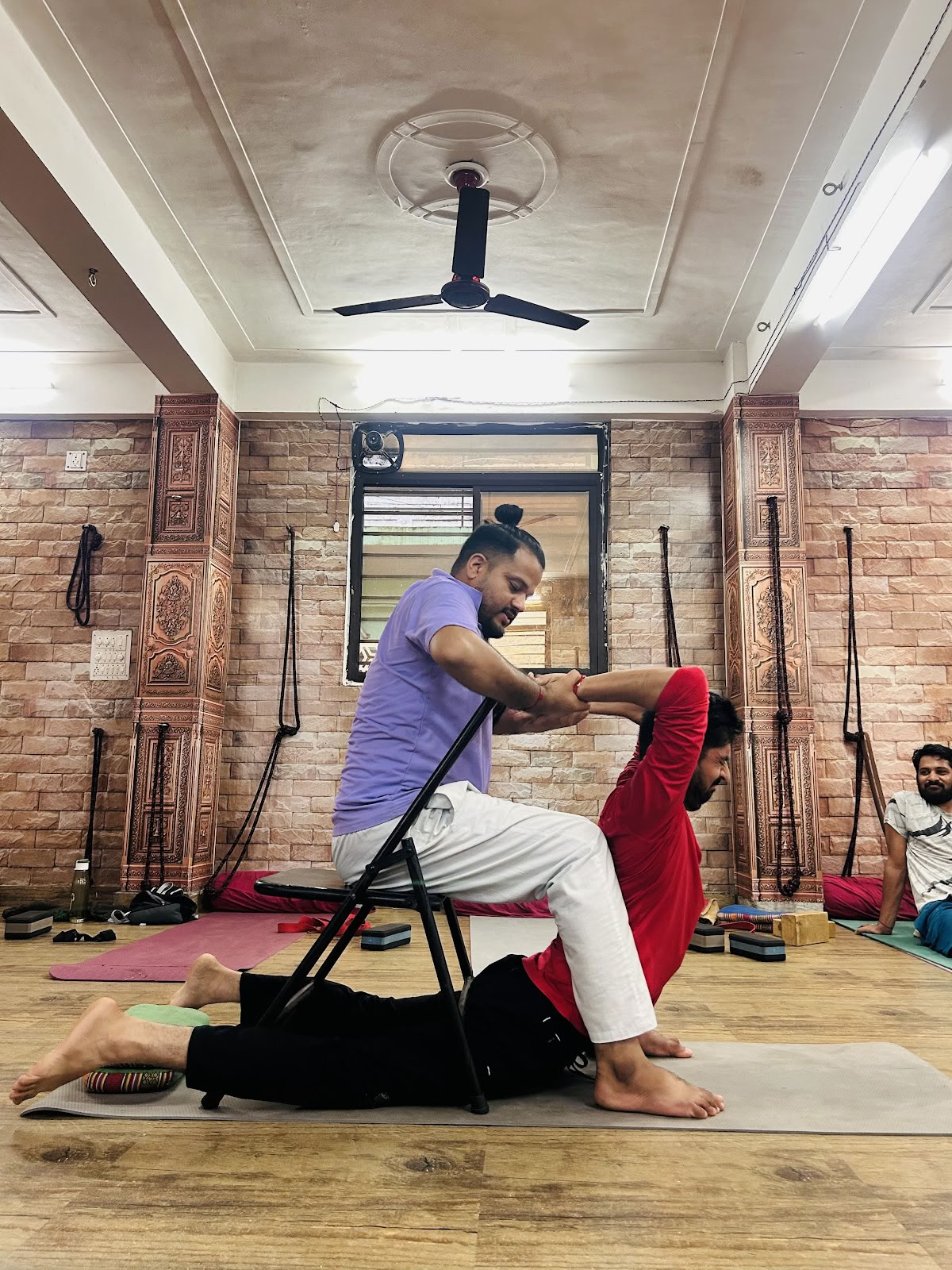 Drishti Yogshala Rishikesh ( yogaskole )