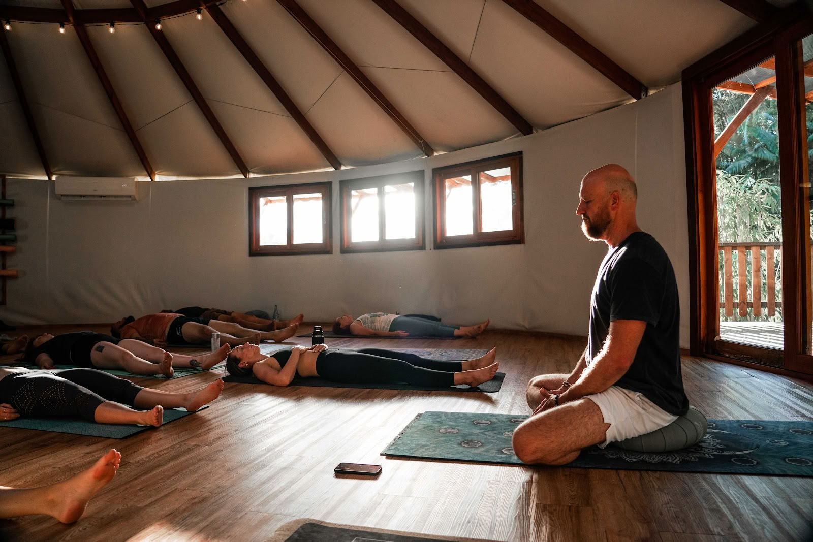 Geoff Rupp- Find din ro - vedisk meditation - vedisk astrologi - Himalaya-vejrtrækningsarbejde - Ascending Minds Coaching