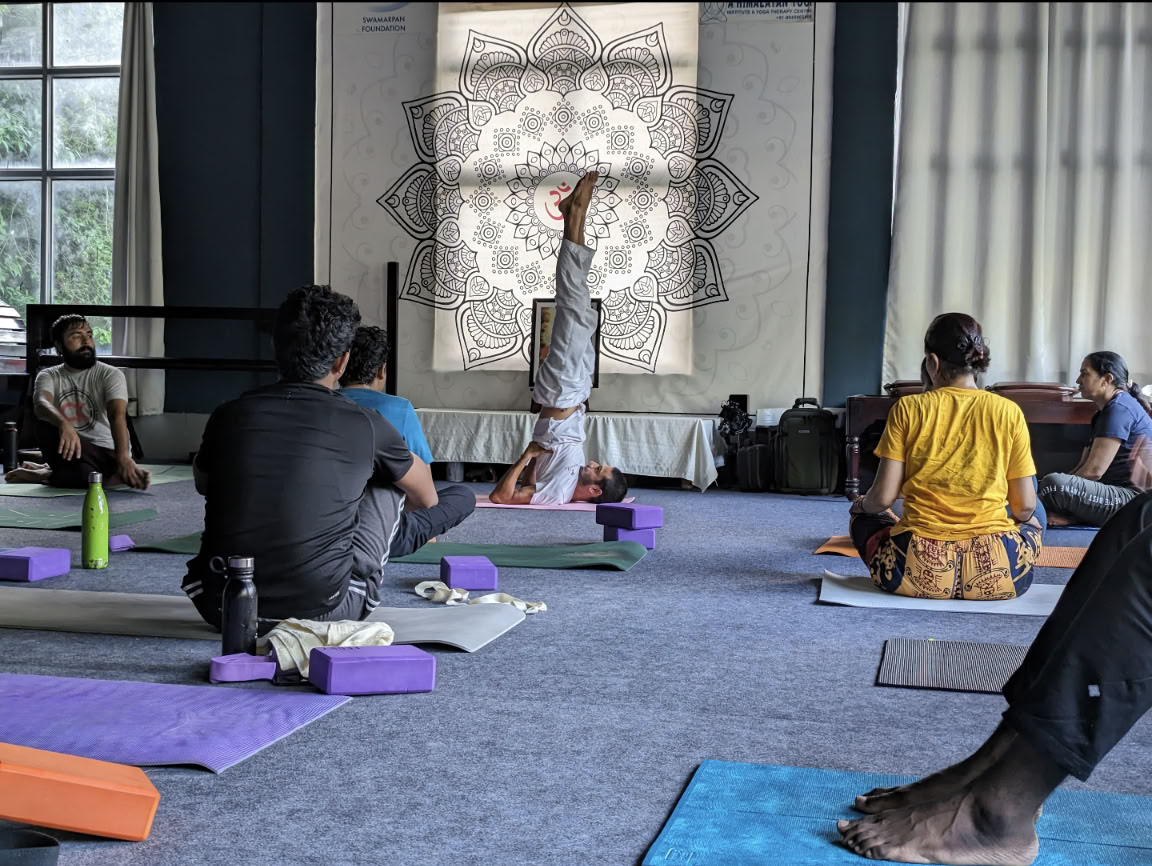 Et Himalaya-yogi-institut i Rishikesh