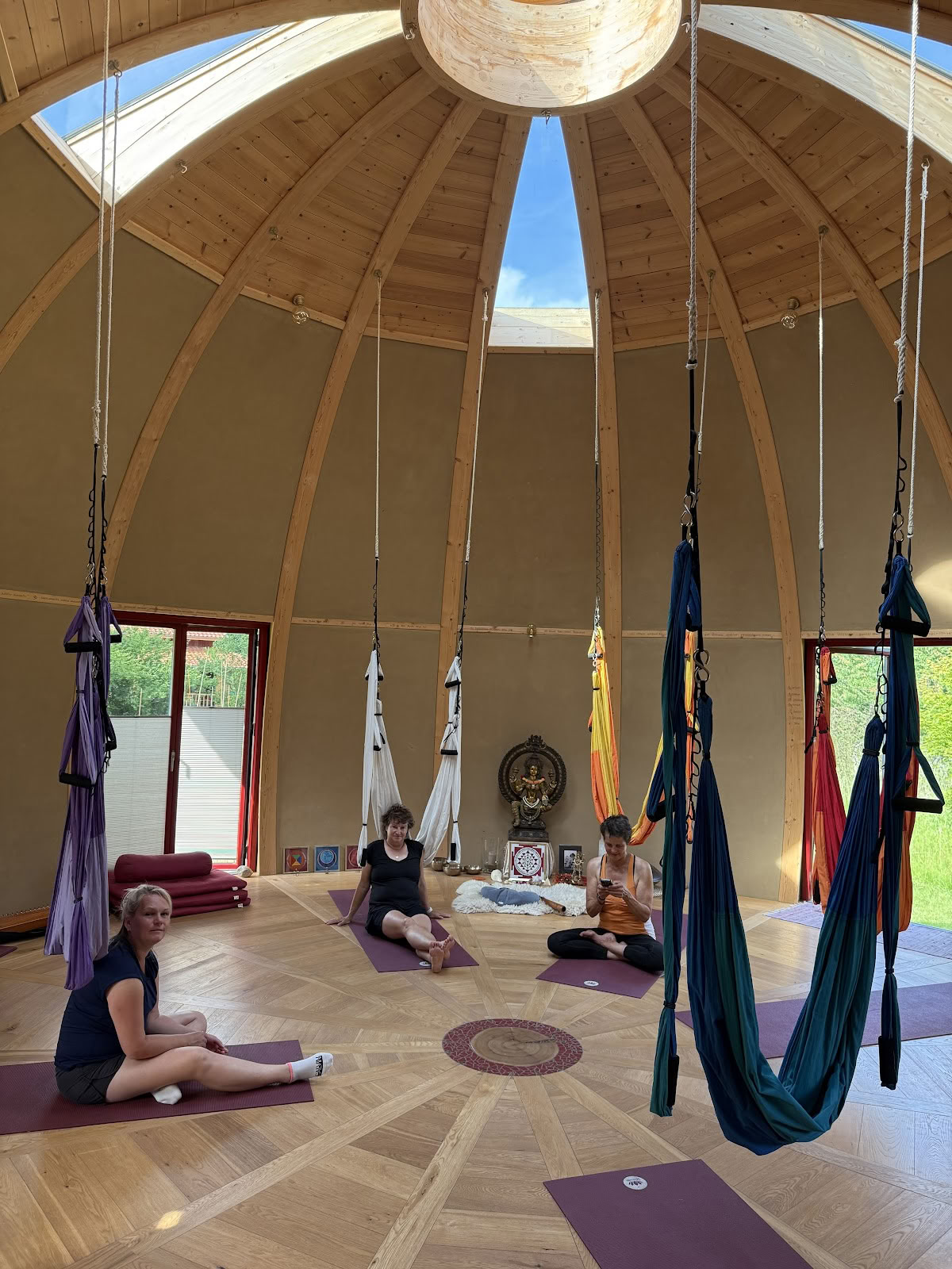 Yogini Dome - Lydrum af stilhed / retreat, yoga & meditation