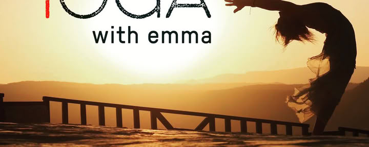 Yoga med Emma i brændeskuret