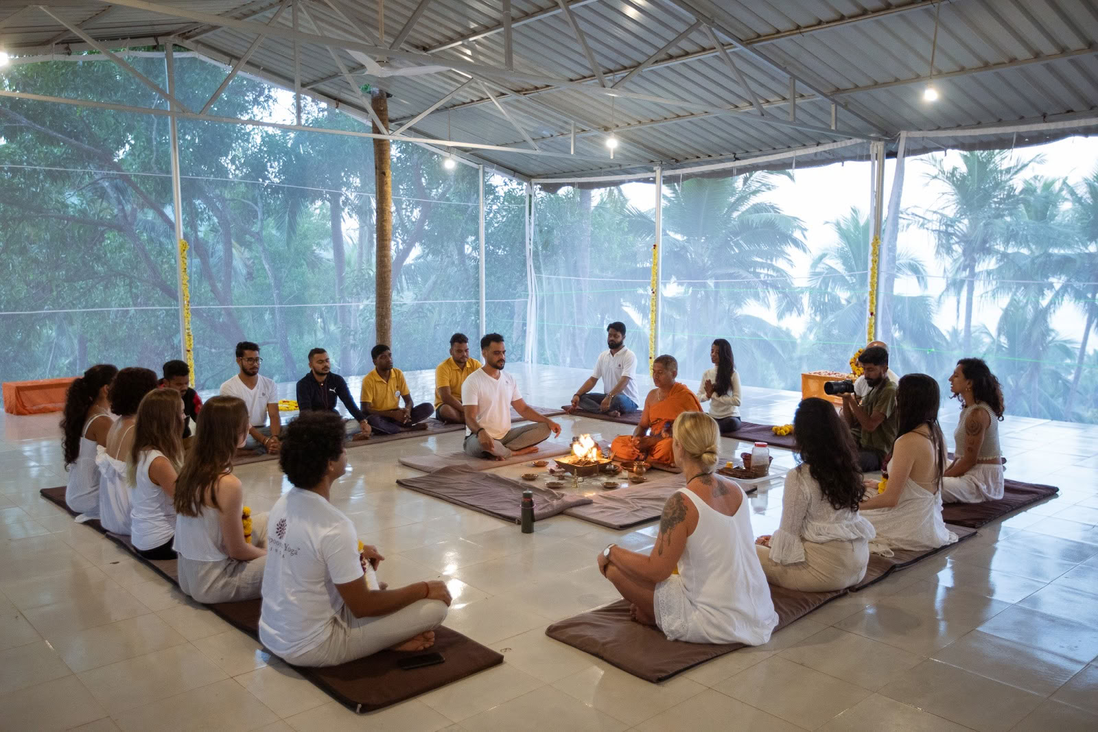 Yogauddannelse for yogalærere i Goa - Sampoorna Yoga