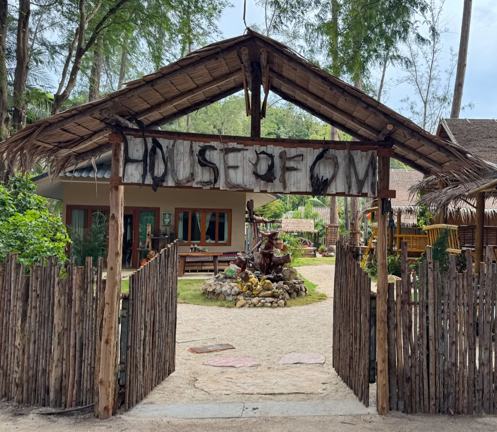House of Om ved Bovy-stranden