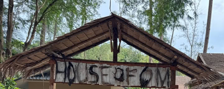 House of Om ved Bovy-stranden