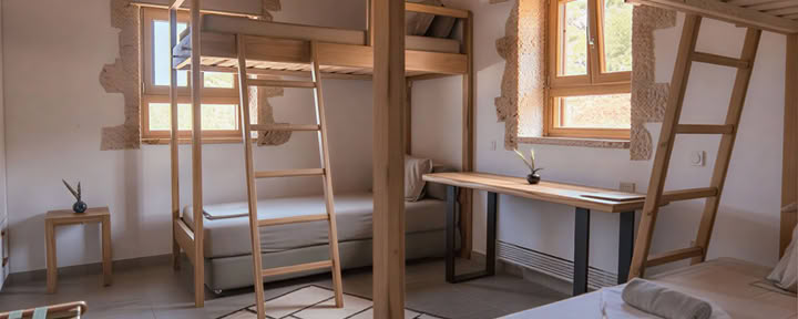 Firemandsværelse med bjergudsigt