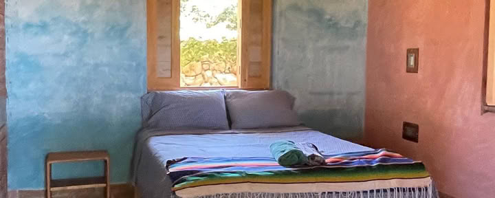 Privat værelse med privat badeværelse, kingsize-seng og veranda (valgfri aircondition)
